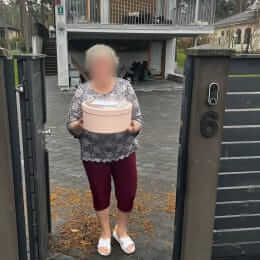 Karmīna Rožu Karaliene - 35 karmīna rozes